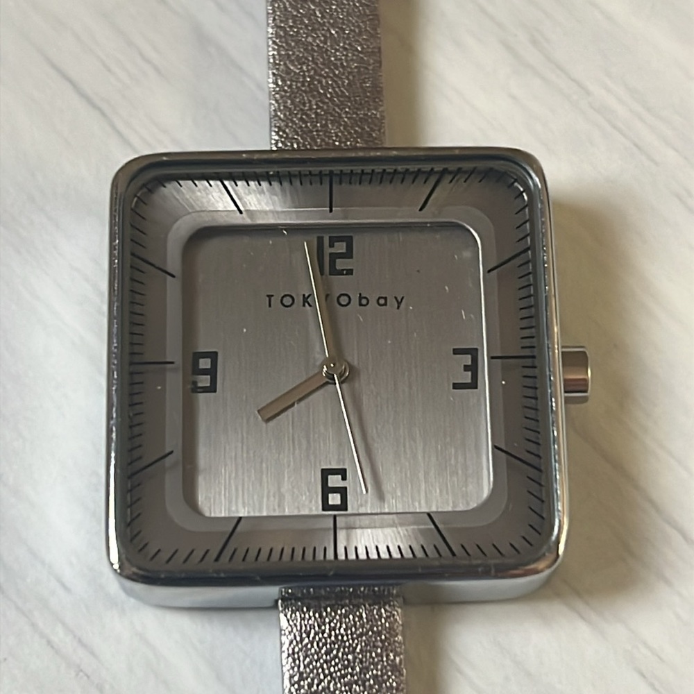 Tokyo Bay Square Case Silver Tone Quartz Watch with Silver Leather Strap